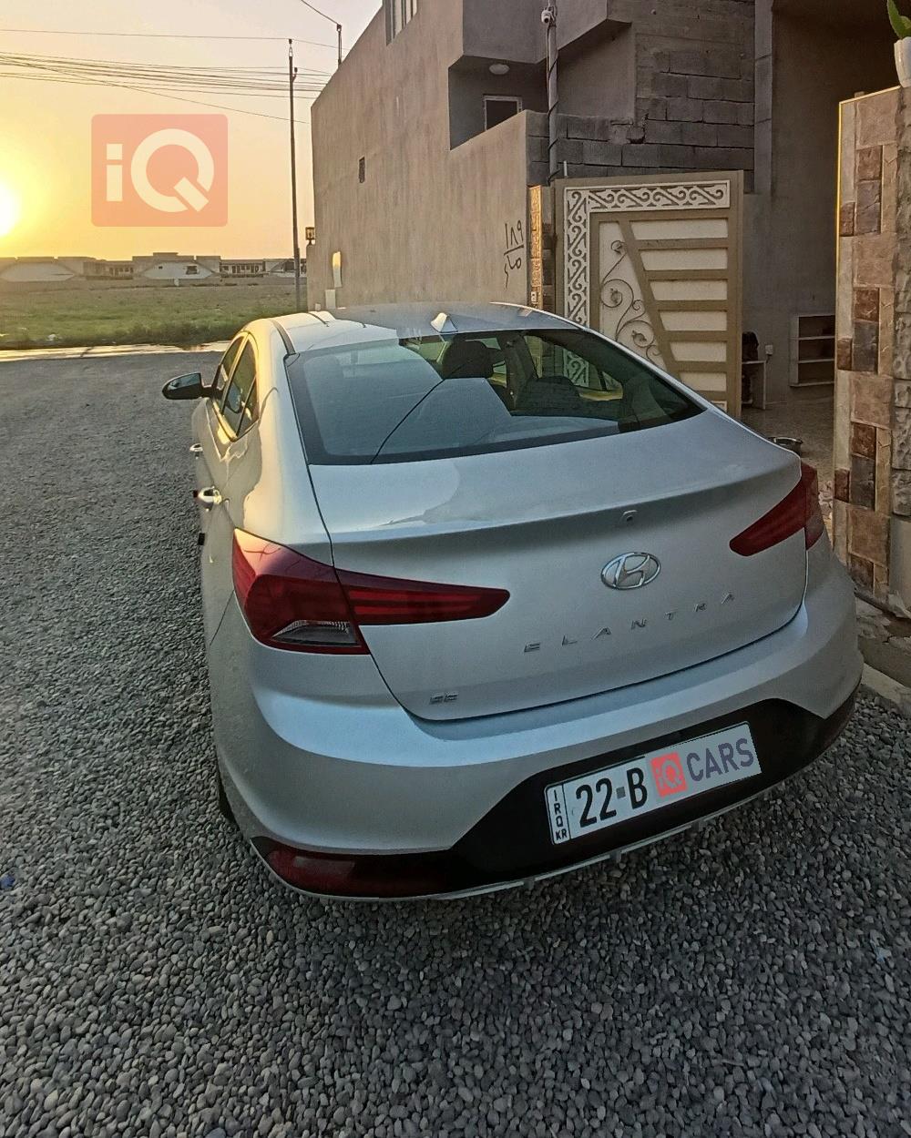 هیۆندای ئەلەنترا